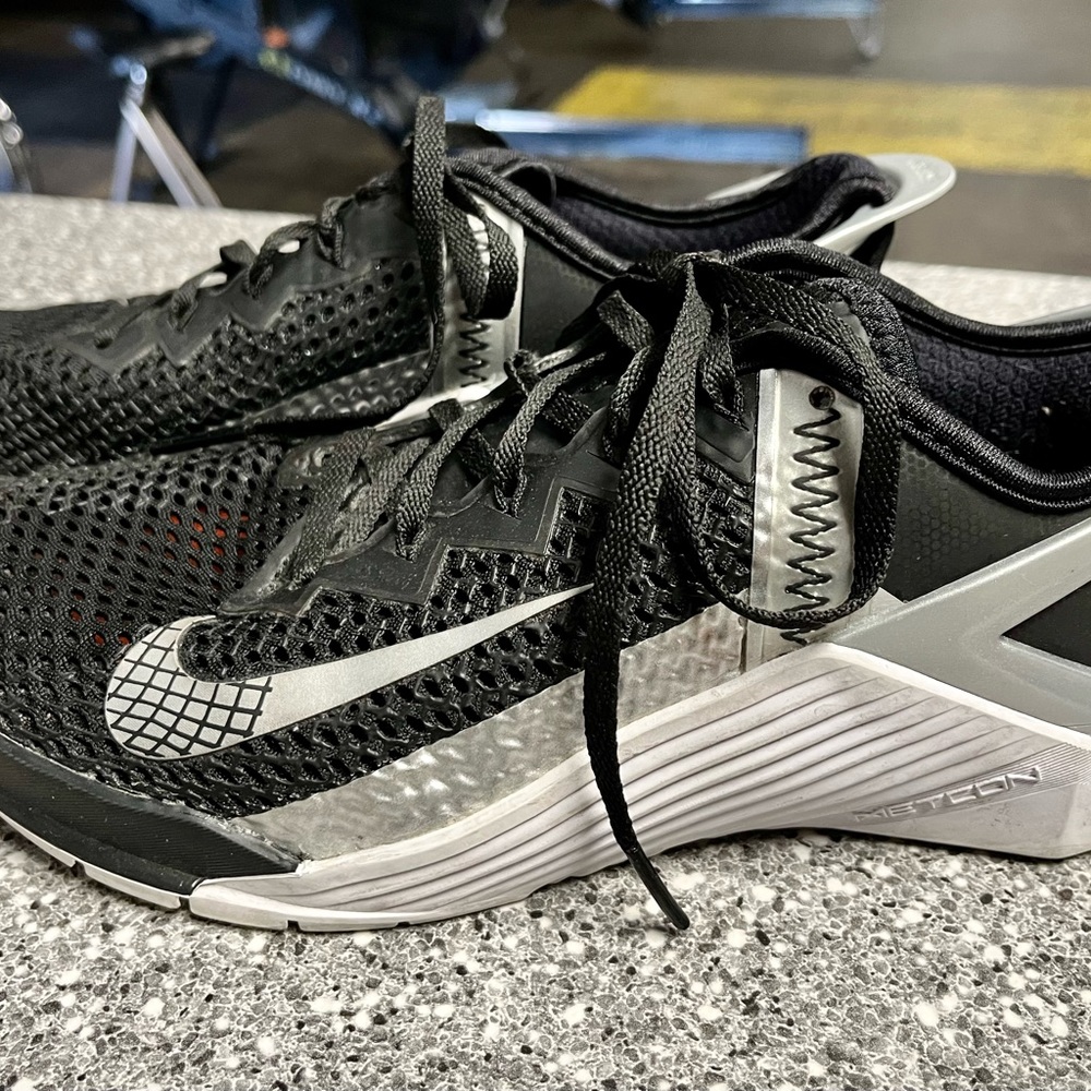Nike Metcons Womens Size 7, Black and Silver